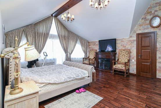 Дом на великолепном лесном участке с вековыми дубами - 320м2