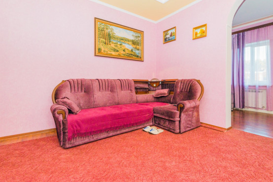 Просторный коттедж на ухоженном участке - 350м2