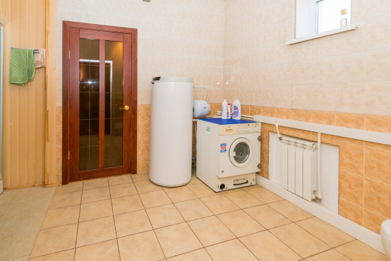 Просторный коттедж на ухоженном участке - 350м2