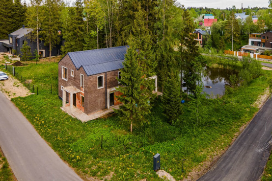Дом с видом на озеро в лесном поселке  - 340м2