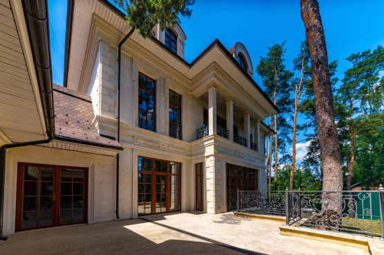 Дом в классическом стиле в Жуковке - 1000м2
