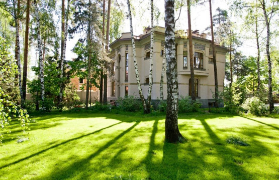 Дом в стиле «Модерн» в исторически известном селе Салтыковка