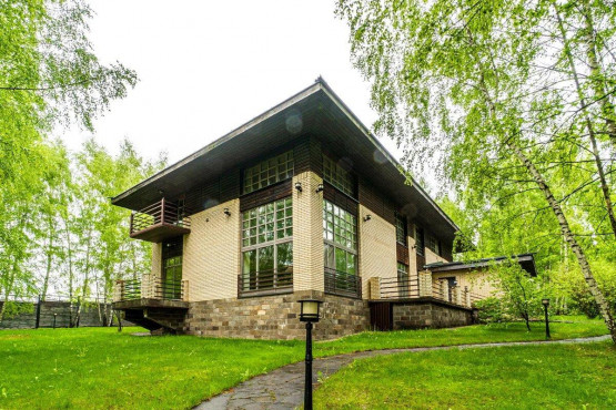 Загородный дом в современном стиле с 2-мя каминами - 435м2