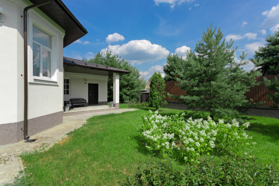 Загородное домовладение в деревне Падиково 