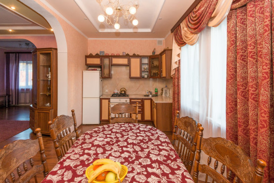 Просторный коттедж на ухоженном участке - 350м2