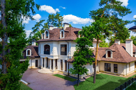 Дом в классическом стиле в Жуковке - 1000м2
