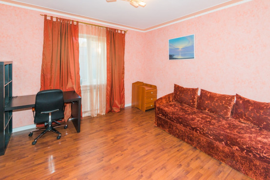 Просторный коттедж на ухоженном участке - 350м2
