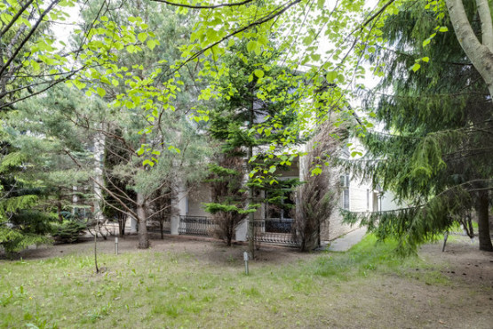 Дом с лесными деревьями - 550м2