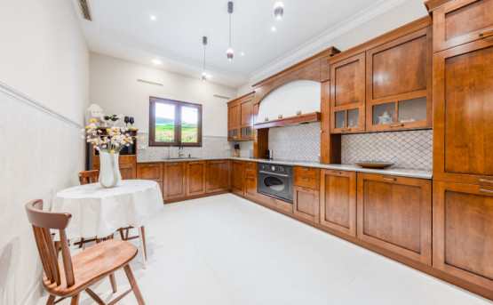 Коттедж в поселке камерного типа - 525м2
