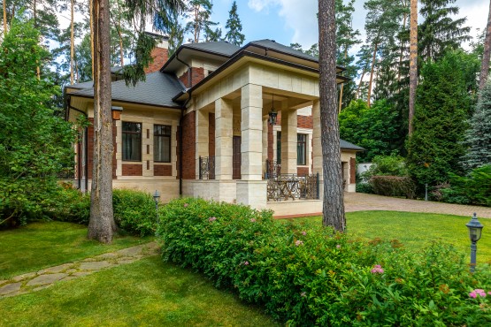 Красивый дом среди векового леса - 550м2